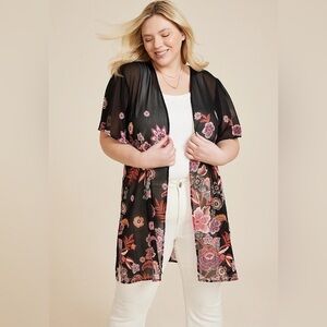 Maurices 1X black floral flutter sleeve kimono